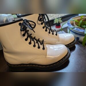 Dr. Martens Boots White Ladies Size 8. Very Clean.